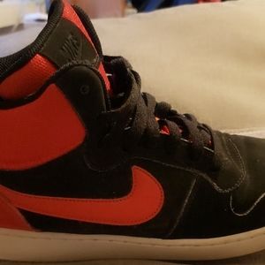 Nike Court Borough Mid Black Action Red